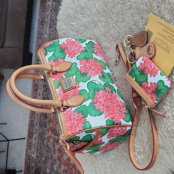 Beautiful Dooney & Bourke Red Geranium Leather Satchel, Key Ring, Wallet Set ♥️ - Picture 14 of 17